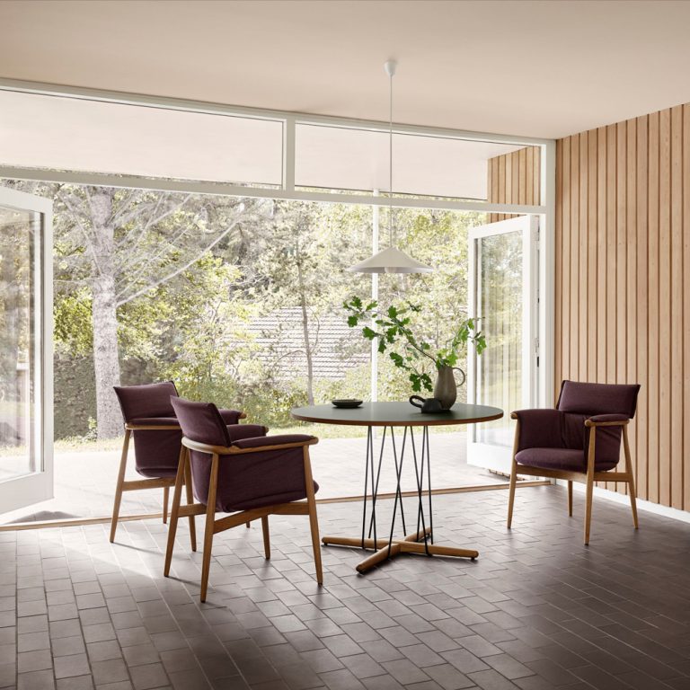 E020_Ø110_oak_oil_laminate_steel_black_E005_oak_oil_crisp4722_brown_webbing_BT1001_Ø460_steel_white-large